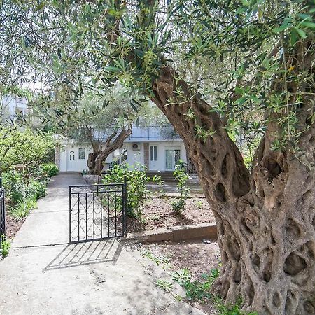 Hana Accommodation Свети Стефан Екстериор снимка