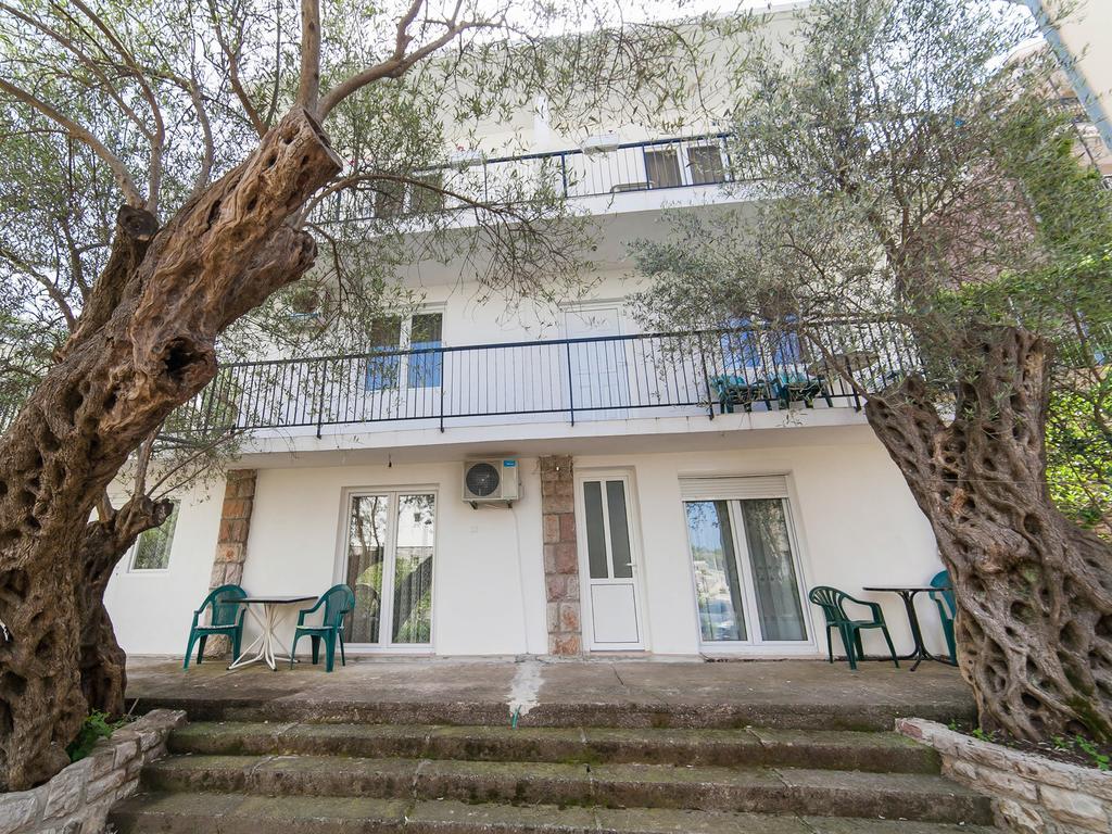 Hana Accommodation Свети Стефан Екстериор снимка