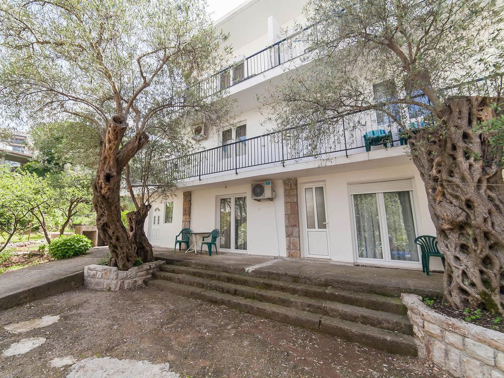 Hana Accommodation Свети Стефан Екстериор снимка