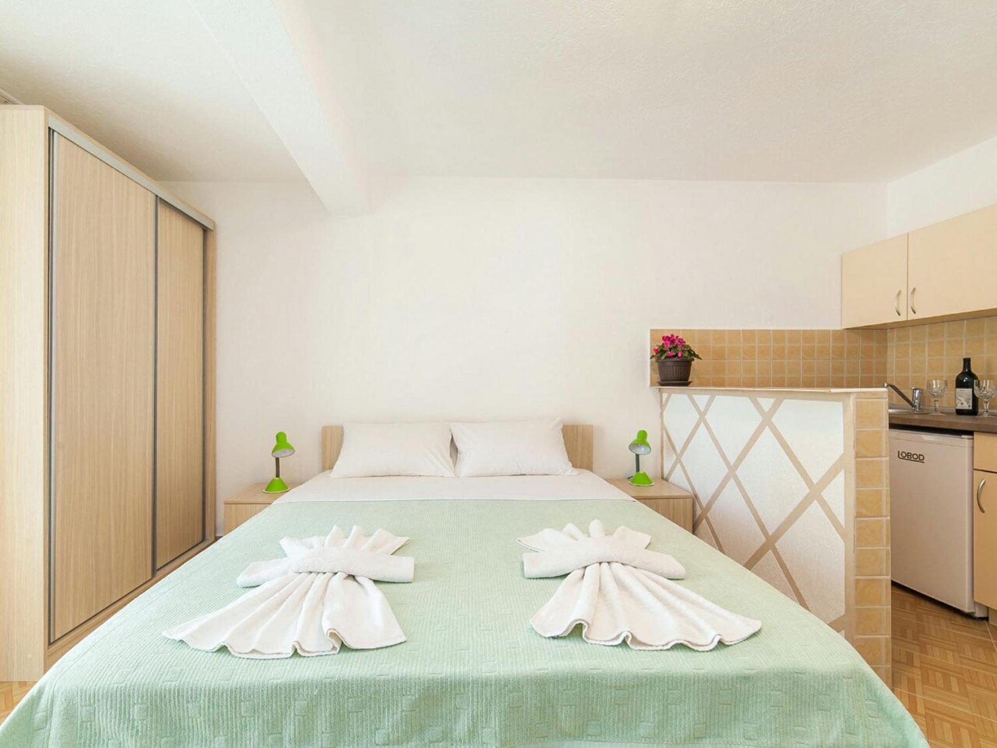 Hana Accommodation Свети Стефан Екстериор снимка