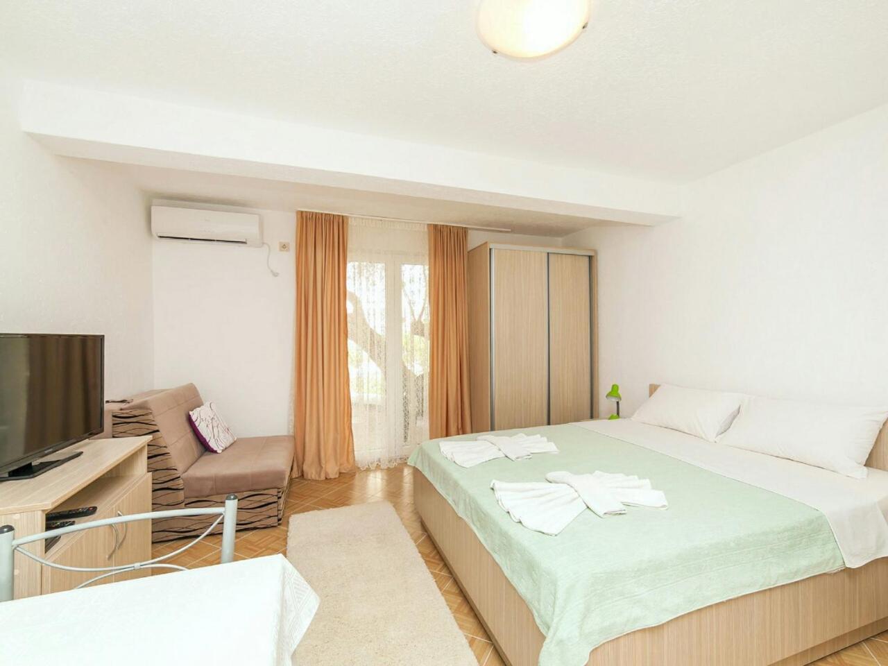 Hana Accommodation Свети Стефан Екстериор снимка