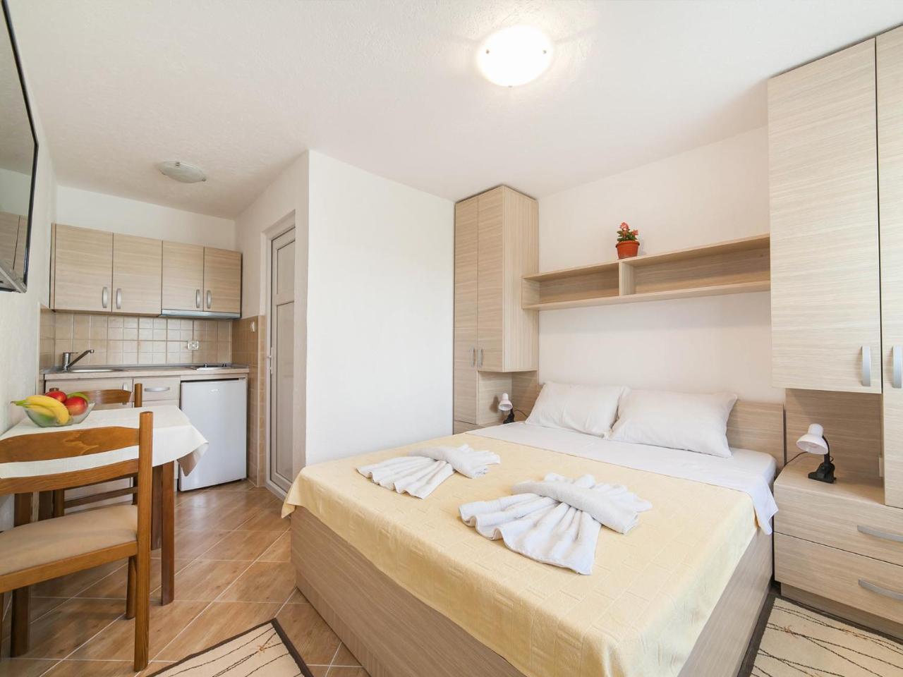 Hana Accommodation Свети Стефан Екстериор снимка