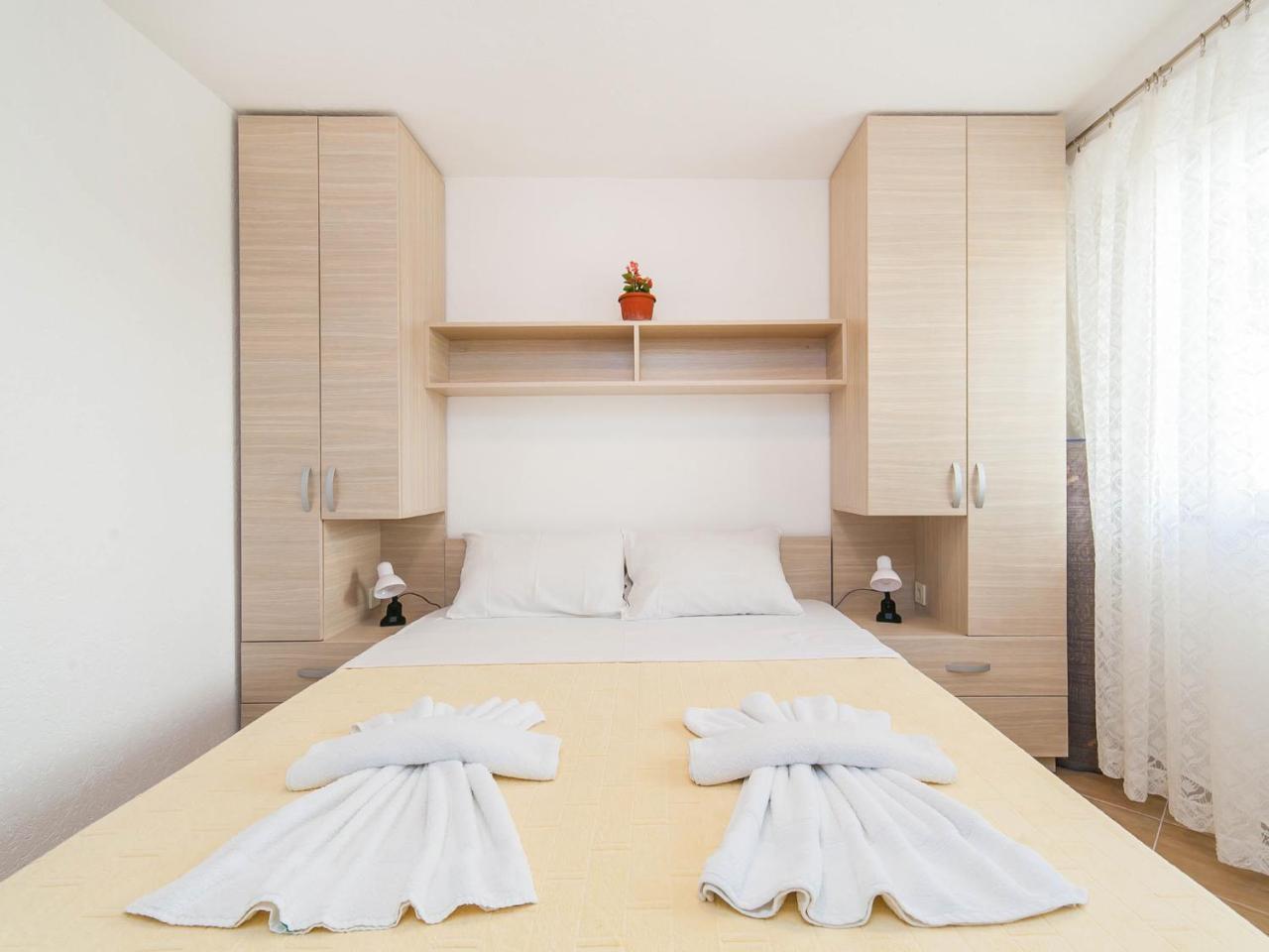 Hana Accommodation Свети Стефан Екстериор снимка