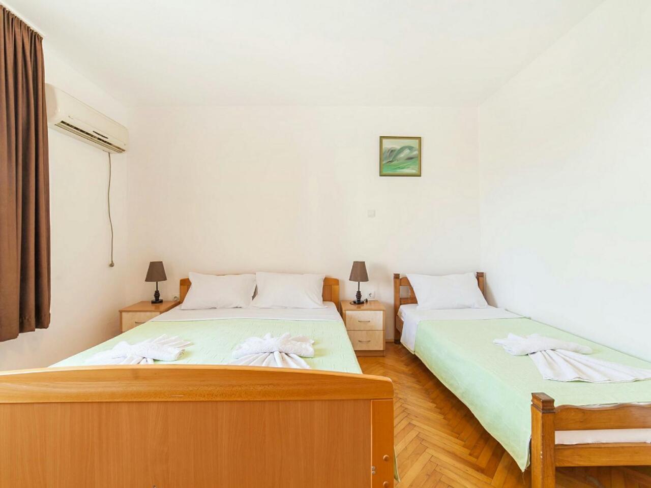 Hana Accommodation Свети Стефан Екстериор снимка