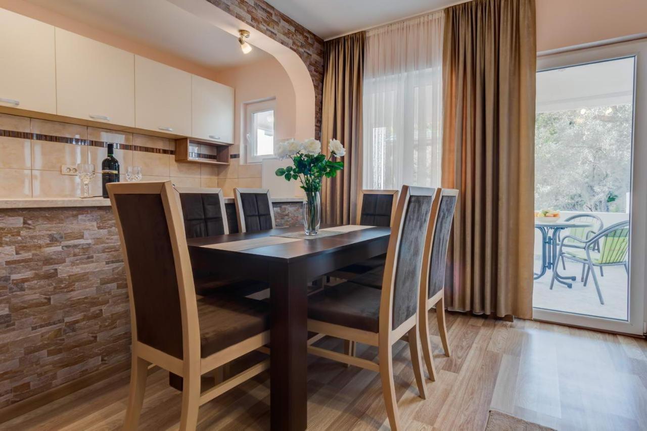 Hana Accommodation Свети Стефан Екстериор снимка