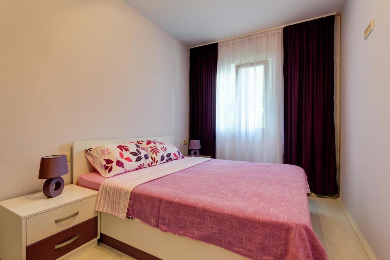 Hana Accommodation Свети Стефан Екстериор снимка