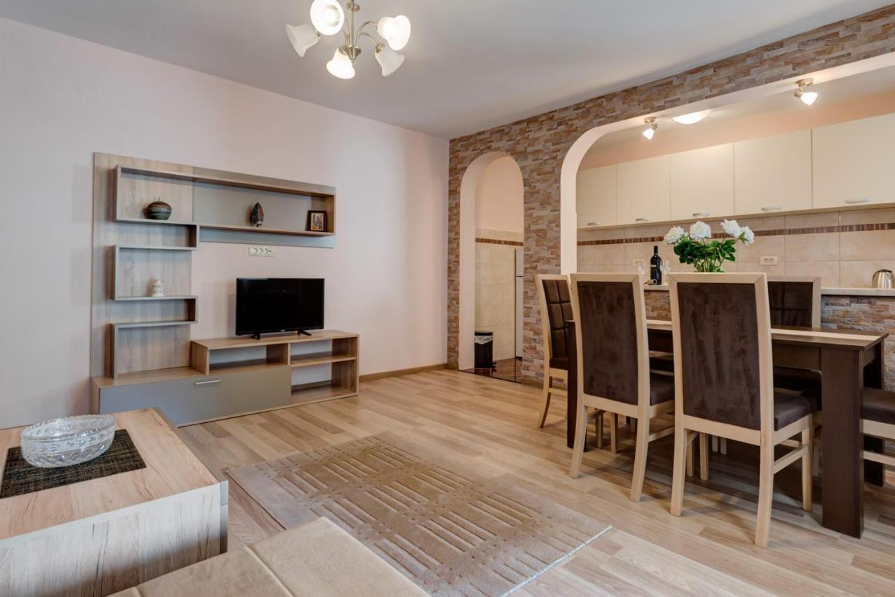 Hana Accommodation Свети Стефан Екстериор снимка